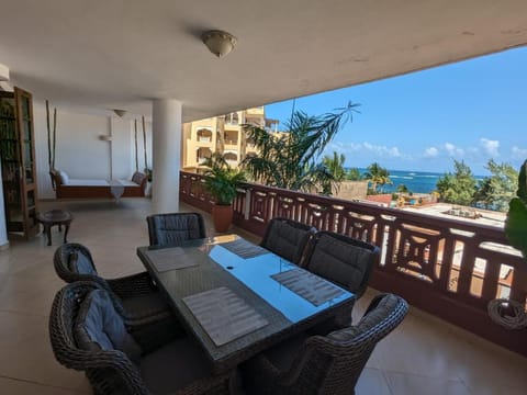 Patio, Day, Natural landscape, View (from property/room), Balcony/Terrace, Seating area, Dining area, Sea view