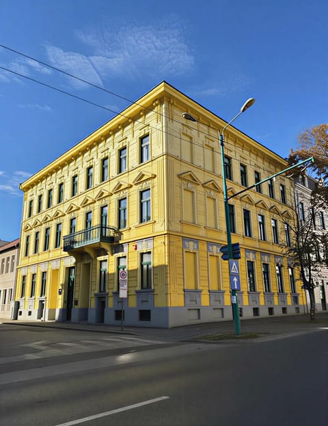 Property building, Day, Location