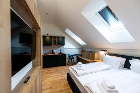 Communal lounge/ TV room, Bed, TV and multimedia, Photo of the whole room, Evening entertainment, Bedroom, towels