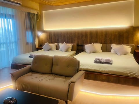Bed, Photo of the whole room, Seating area, Bedroom