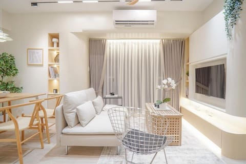 Living room, Seating area, air conditioner