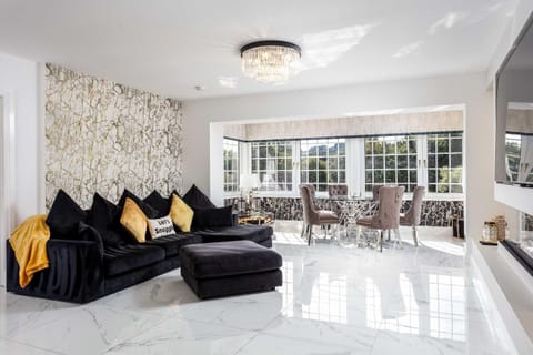 No22 Shalloch House - Donnini Apartments House in Ayr