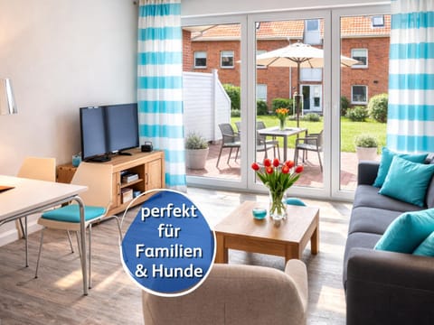 Communal lounge/ TV room, Spring, Summer, Game Room, Garden, Garden, TV and multimedia, Balcony/Terrace, Living room, Seating area, Dining area, Garden view, Entertainment, Family, Family