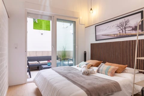 Bed, Balcony/Terrace, Photo of the whole room, Bedroom