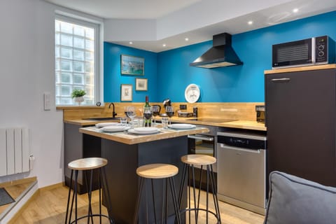 Kitchen or kitchenette, Dining area, dishwasher, oven, stove