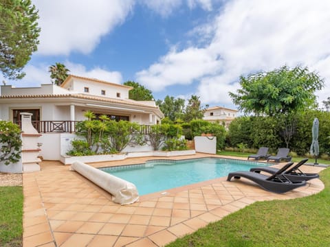 Property building, Garden, Swimming pool