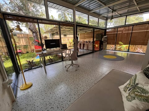 Day, TV and multimedia, Living room, Garden view