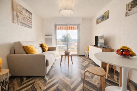 TV and multimedia, Living room, Dining area