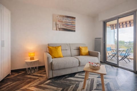 View (from property/room), Balcony/Terrace, Living room, Seating area