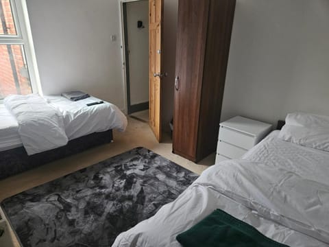 Comfort and Leisure Vacation rental in Salford