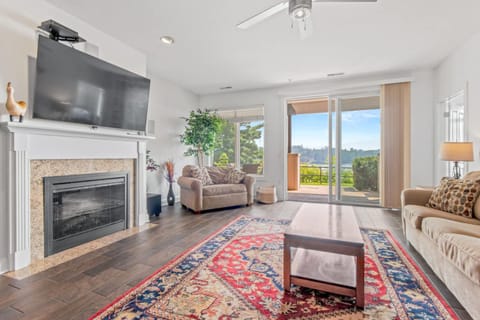 Luxury Lakefront Condo in Wisconsin Dells Apartment in Lake Delton