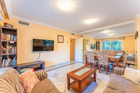 TV and multimedia, Living room, Seating area, Dining area, air conditioner