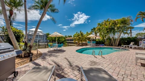Patio, Day, Natural landscape, Garden, Garden view, Pool view, Swimming pool, sunbed