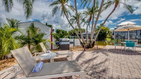 Property building, Patio, Garden, Seating area, Location, sunbed