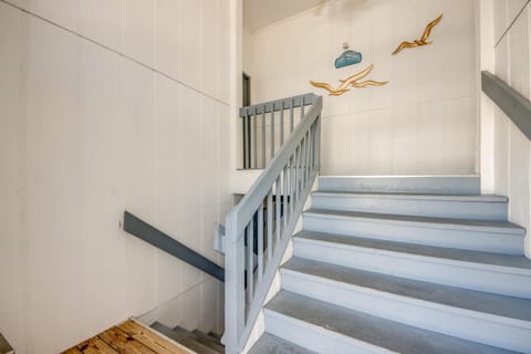 190 Anchorage Unit B (Right) Apartment in Estero Island