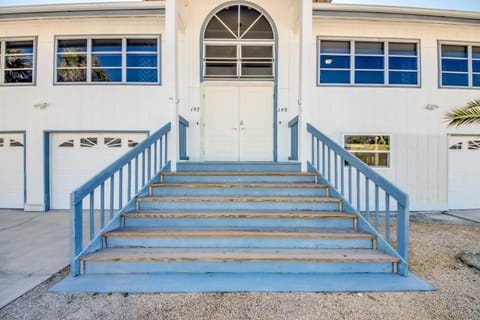 190 Anchorage Unit B (Right) Apartment in Estero Island