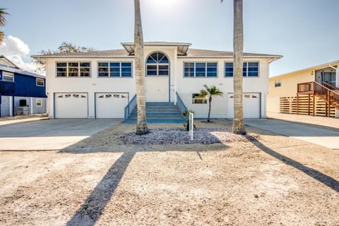 190 Anchorage Unit B (Right) Apartment in Estero Island