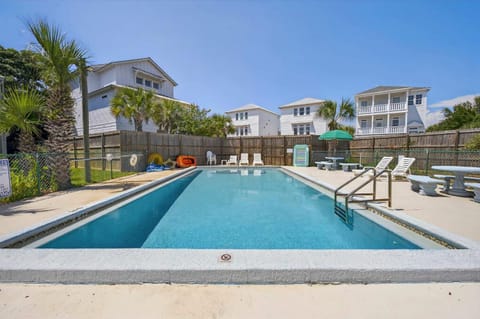 Swimming pool, sunbed