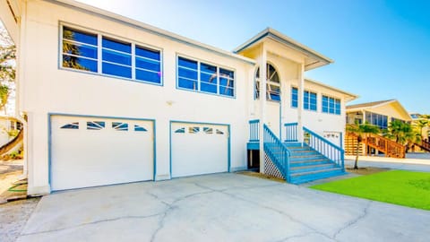 190 Anchorage Complex House in Estero Island