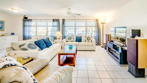 190 Anchorage Complex House in Estero Island