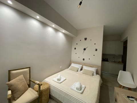 Bed, towels