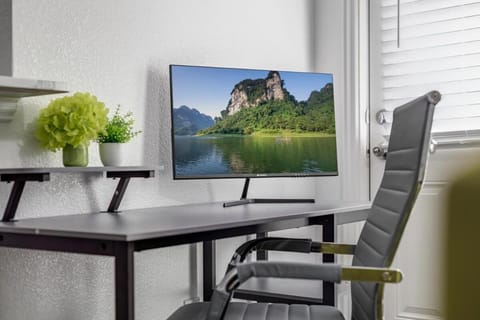 Tranquil 3BR I Free Parking I Workspace House in Grand Prairie