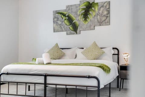 Tranquil 3BR I Free Parking I Workspace House in Grand Prairie