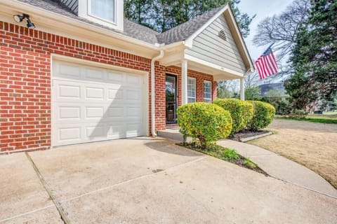 Property building, Spring, Day, Parking