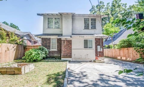 Property building, Day, Garden