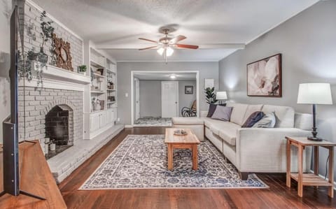 Living room, Decorative detail, Seating area