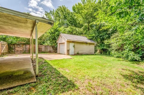 Property building, Day, Garden