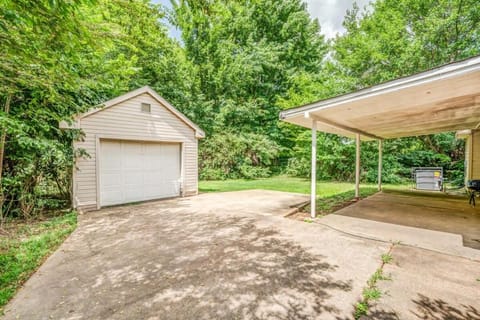 Property building, Day, Garden
