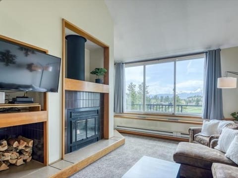 1-Bedroom plus Loft at The Pines with Forest Views, No Cleaning Fees, Kids Ski Free condo Apartment in Keystone