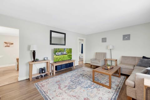 TV and multimedia, Living room, Seating area