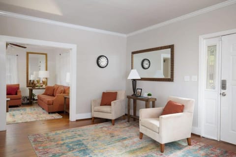 Living room, Seating area