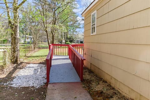Property building, Facade/entrance, Day