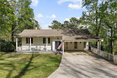 Property building, Facade/entrance, Day