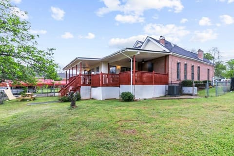 Property building, Day, Garden