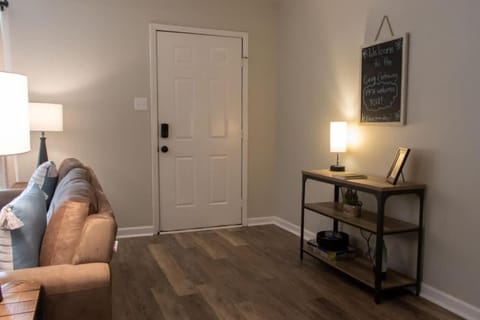 Facade/entrance, Living room, Seating area