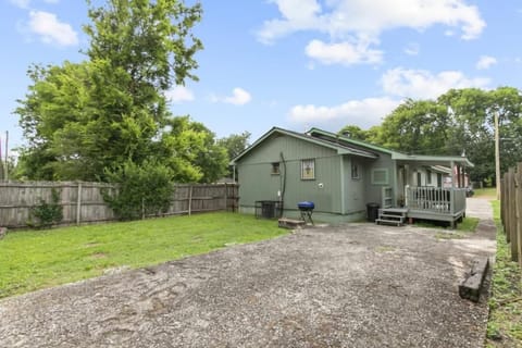 Property building, Day, Garden