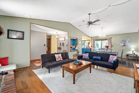 Living room, Seating area