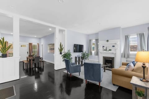 TV and multimedia, Living room, Seating area