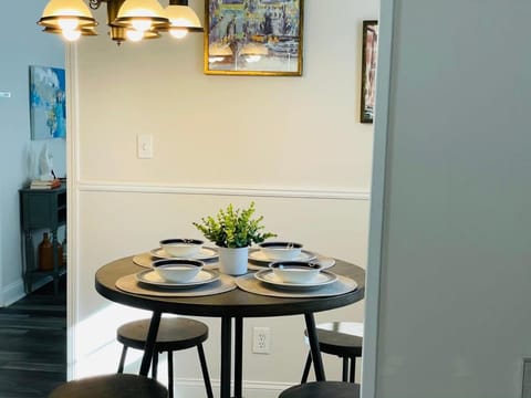 Seating area, Dining area