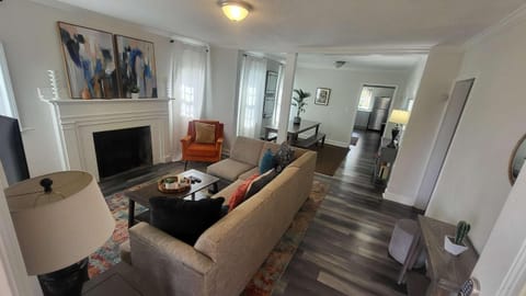 TV and multimedia, Living room, Seating area