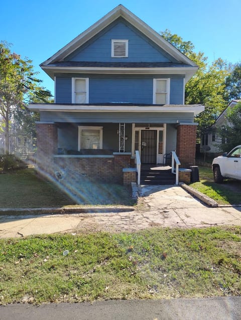 Property building, Day, Parking