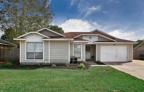 Property building, Facade/entrance, Day