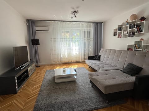 Communal lounge/ TV room, TV and multimedia, Living room, Seating area