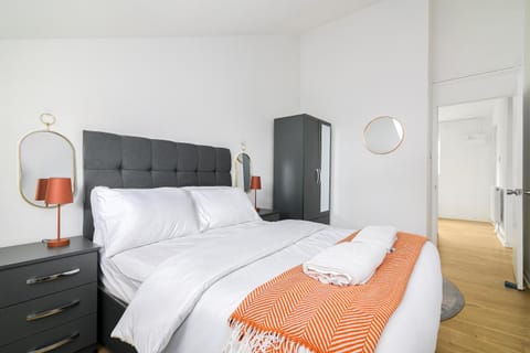 Bed, Photo of the whole room, Bedroom, wardrobe