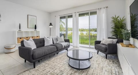 Property building, Natural landscape, Garden, TV and multimedia, Living room, Seating area, Garden view, Dinner, Dinner, furniture, furniture, furniture, internet, internet