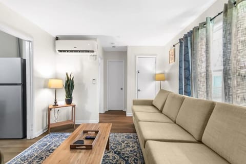 Living room, Seating area, air conditioner